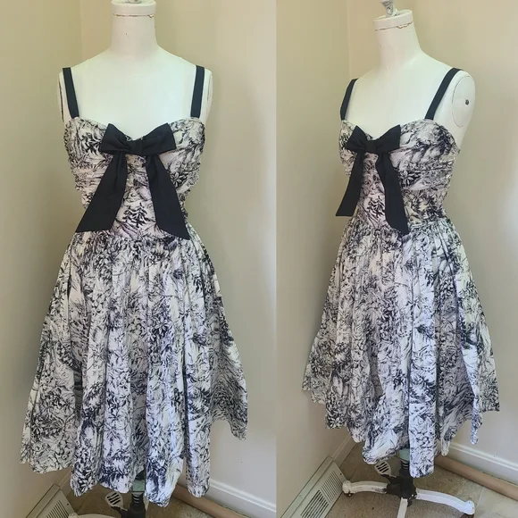 Unique Vinatge Black and White Tropics Swing Cotton Dress - Picture 1 of 2